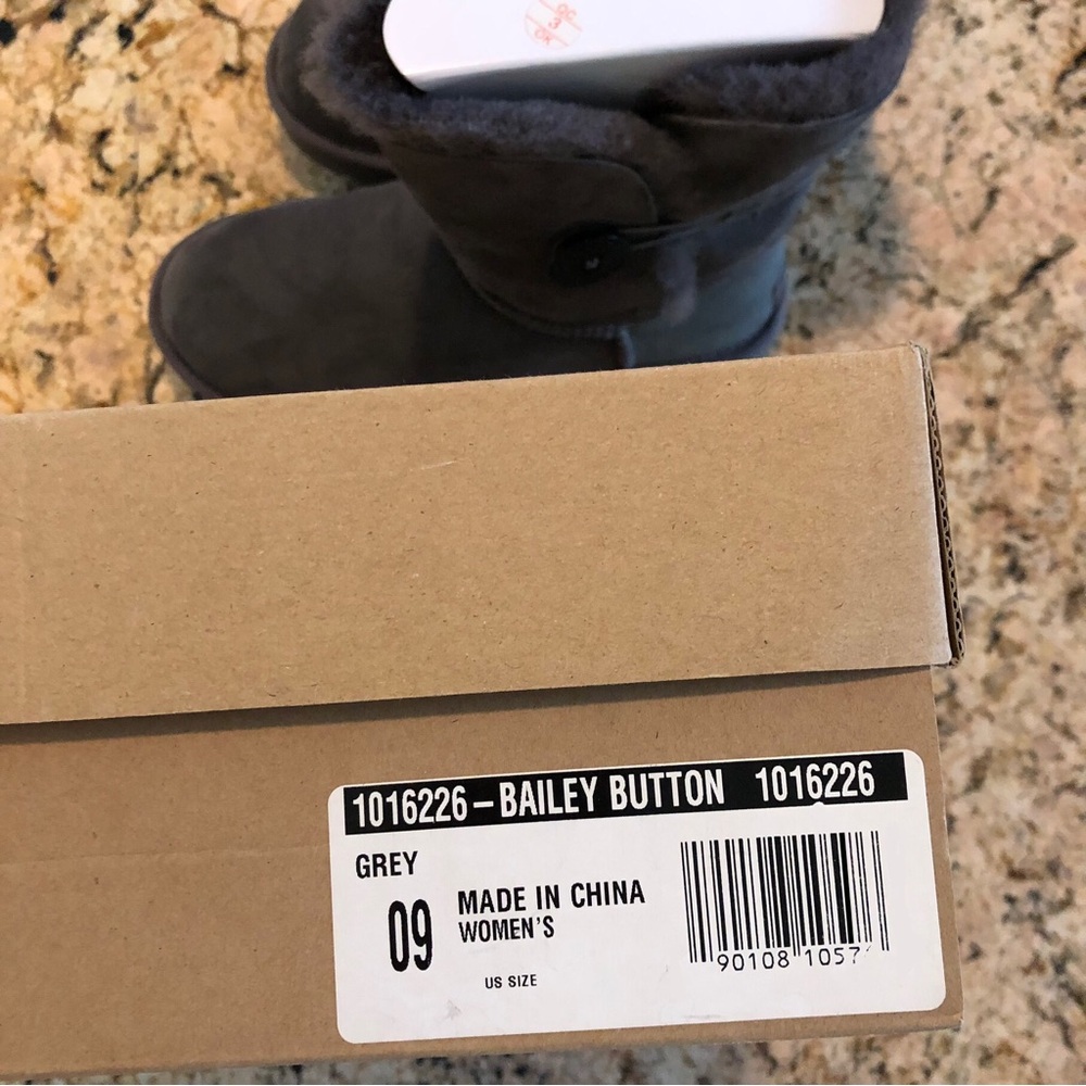 UGG Grey Bailey Button Boots Original Ugg Box & Tissue NWT - Picture 15 of 15